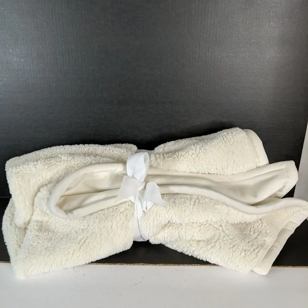 Pottery Barn Cozy Teddy Faux Fur Throw Ivory Velvet Blanket Coverlet 66 x 52 in